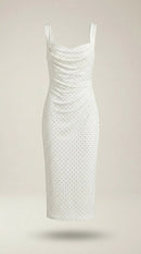Rochie albă midi sport-casual, material striat elastic cu decolteu drapat și bretele late, ornamentată cu cristale discrete