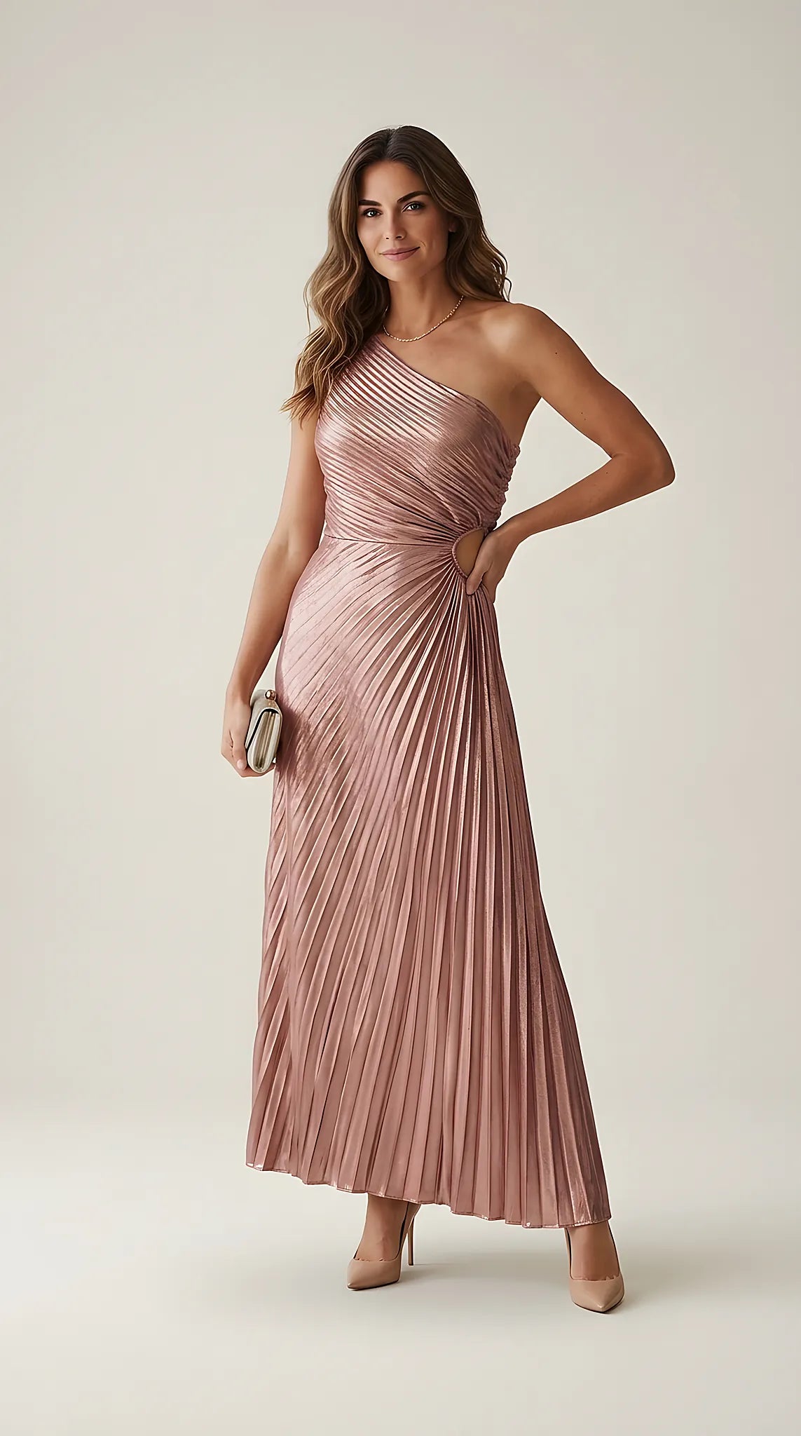 Rochie de seară elegantă maxi pe un umăr, satinată cu pliuri diagonale, decupaj lateral, stil grecian, culoare bronz rose gold