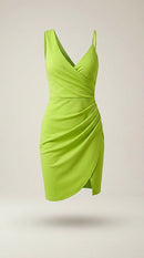 Rochie mini elegantă de cocktail verde lime, cu design asimetric, drapaj lateral și decolteu în v