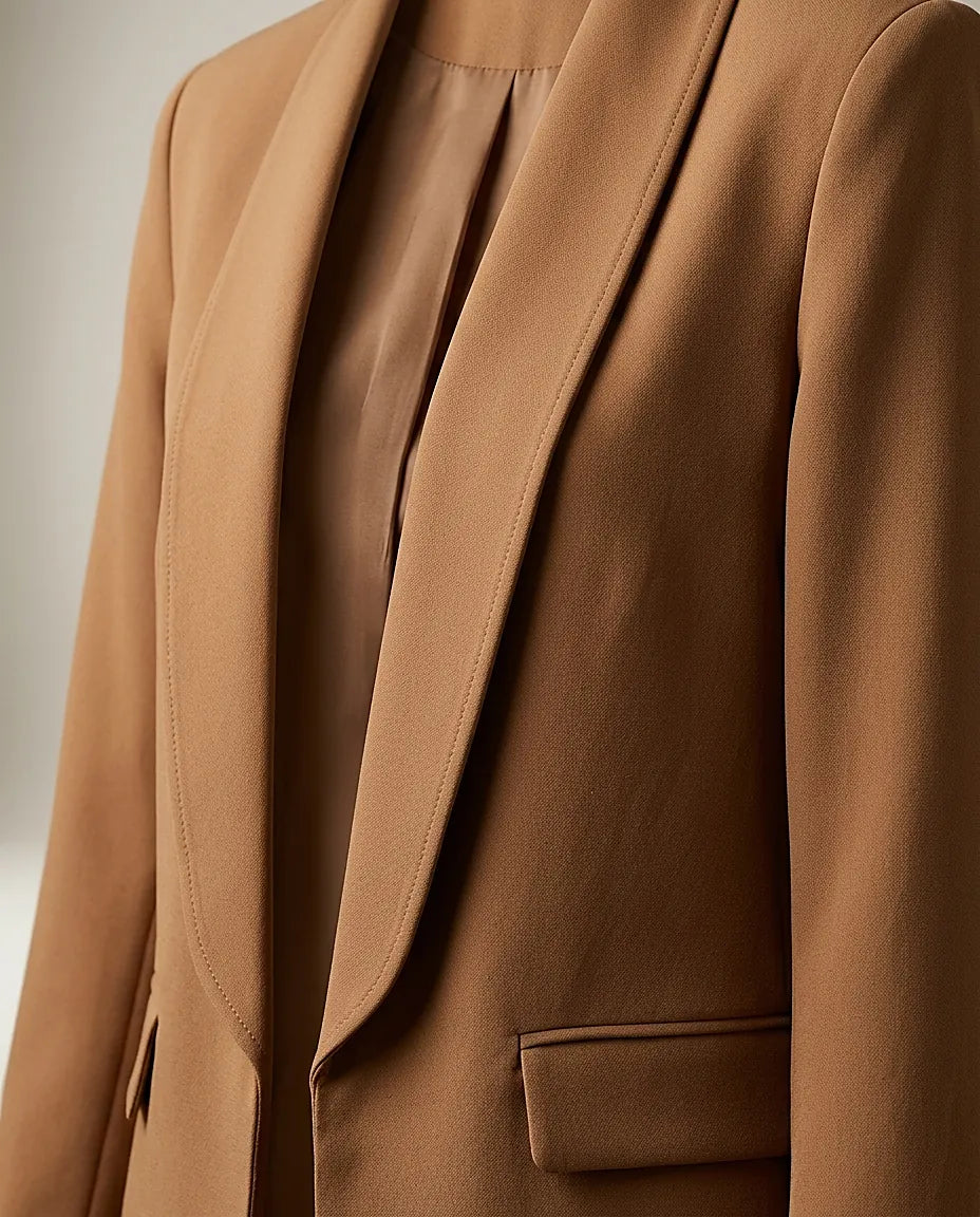 Sacou damă elegant casual maro camel, mâneci 3/4 încrețite, fără închidere, stil modern made in italy