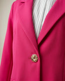 Sacou damă elegant-casual roz fucsia, cu nasture auriu decorativ și manșete dungi, croială lejeră