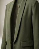 Sacou de damă elegant verde khaki, cu mâneci 3/4 încrețite și guler șal, model casual office