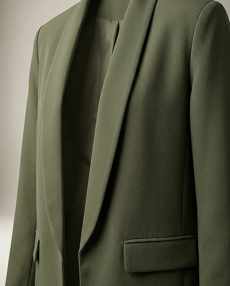 Sacou de damă elegant verde khaki, cu mâneci 3/4 încrețite și guler șal, model casual office