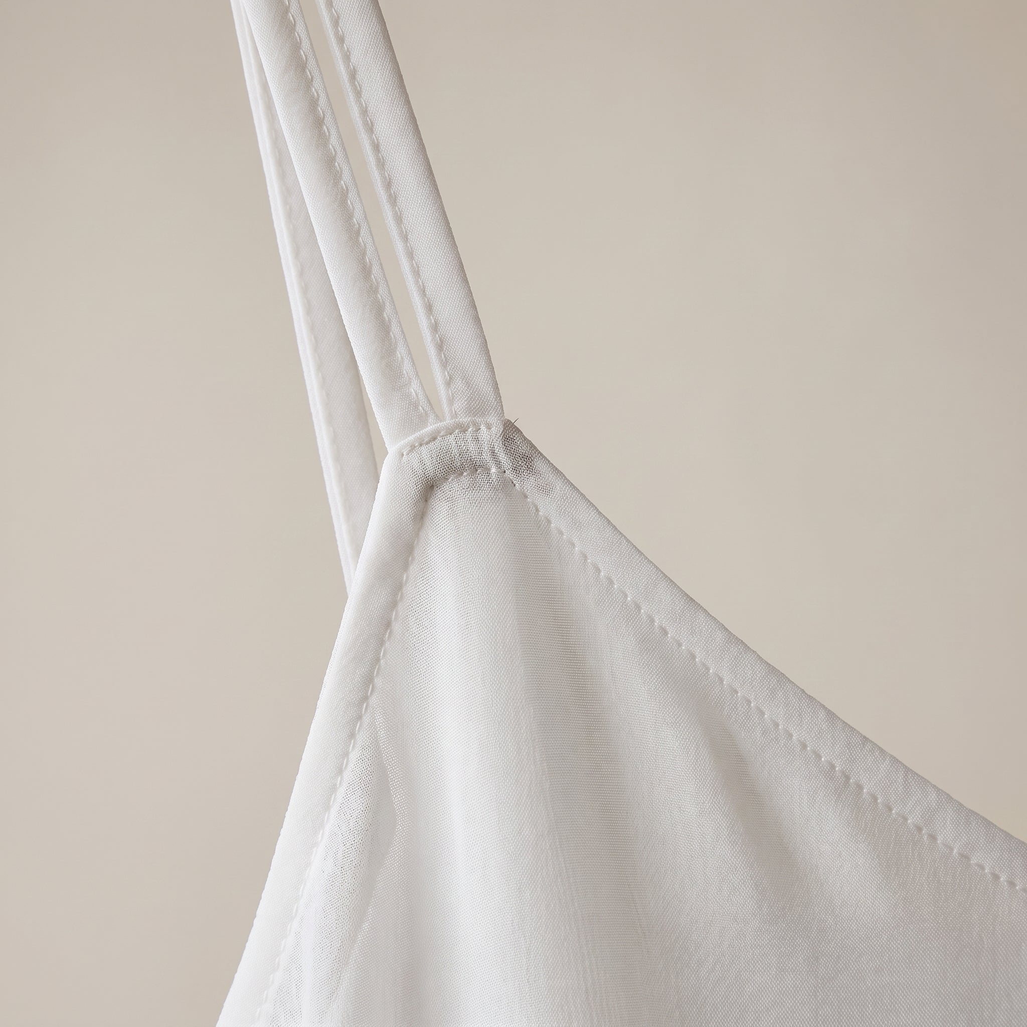 Top asimetric în straturi, alb — detail_constructie