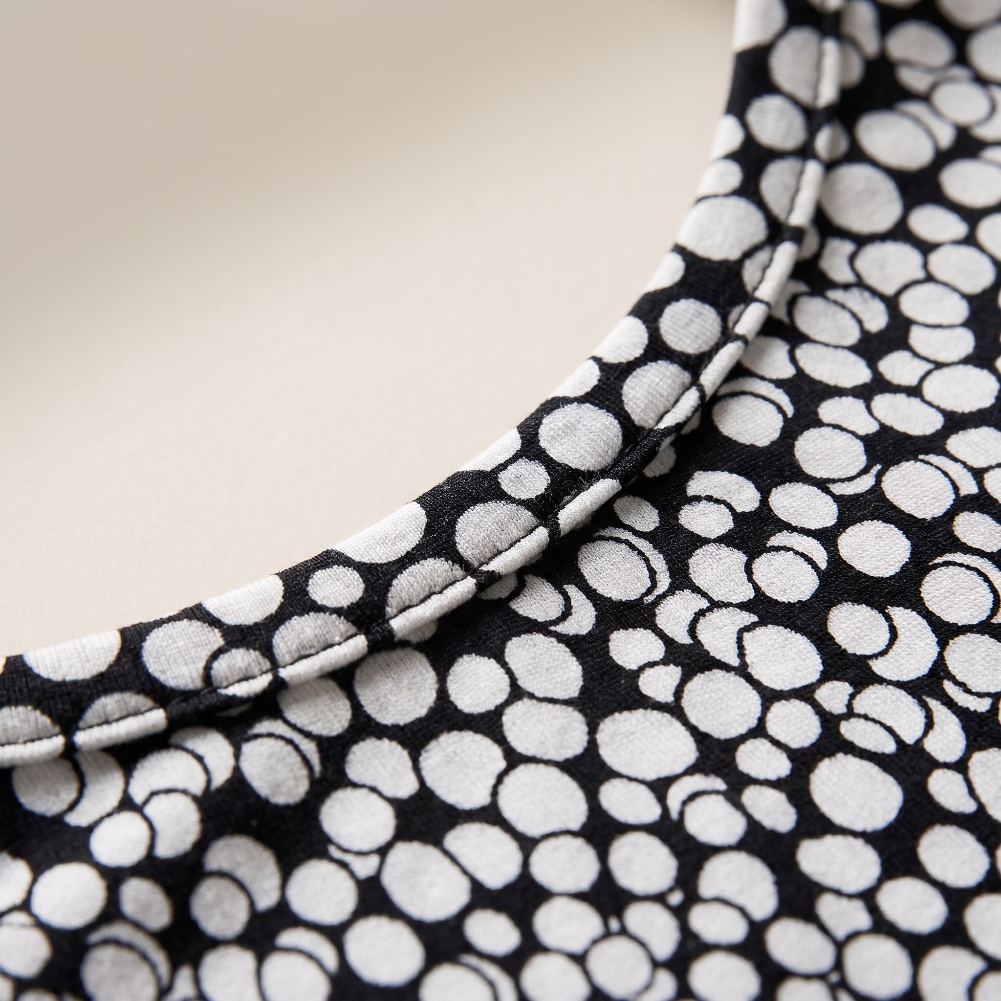 Top fără mâneci cu imprimeu geometric — detail_constructie