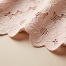 Top scurt cu broderie, roz pal — detail_constructie