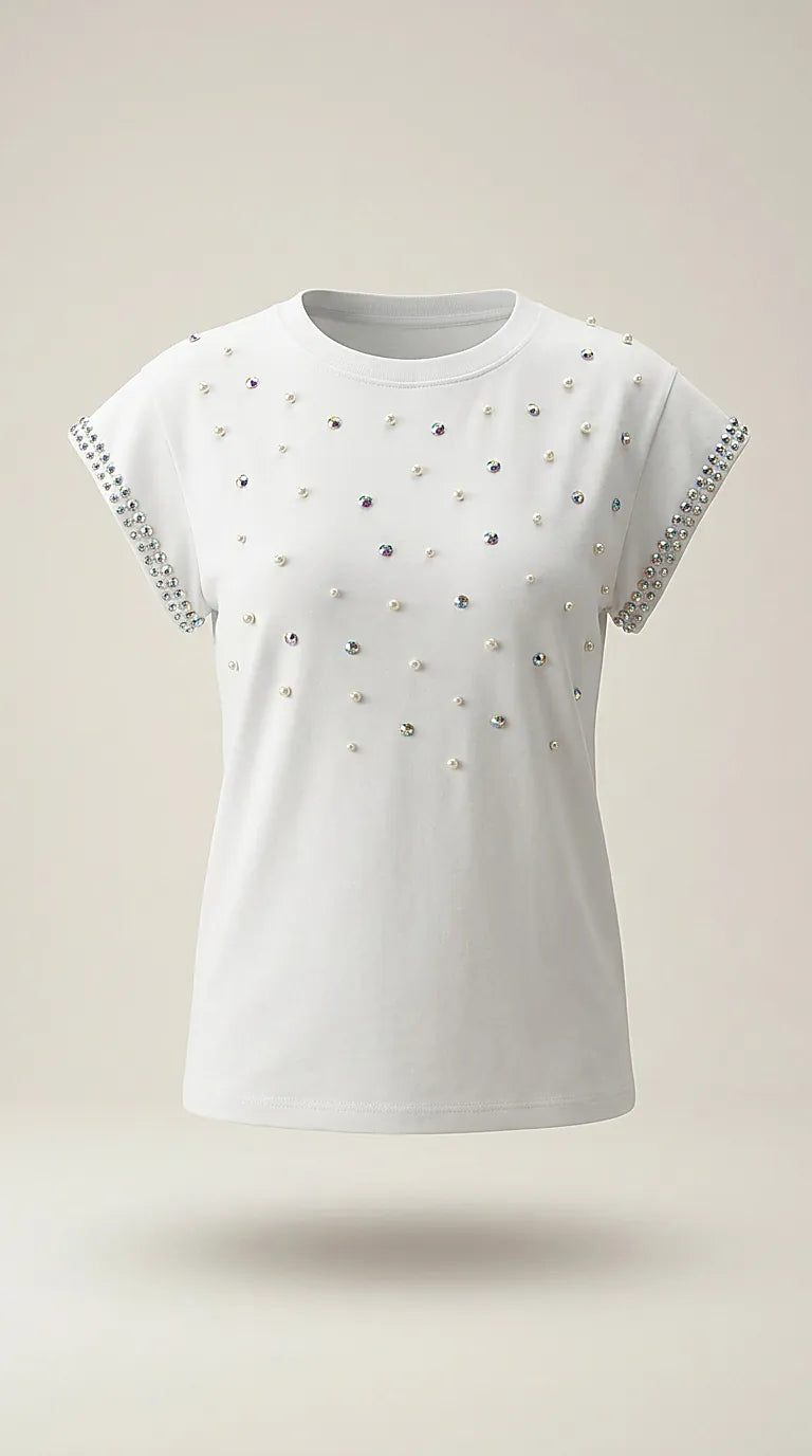 Tricou alb de damă cu mânecă scurtă, decorat cu perle și cristale irizante, stil casual-elegant