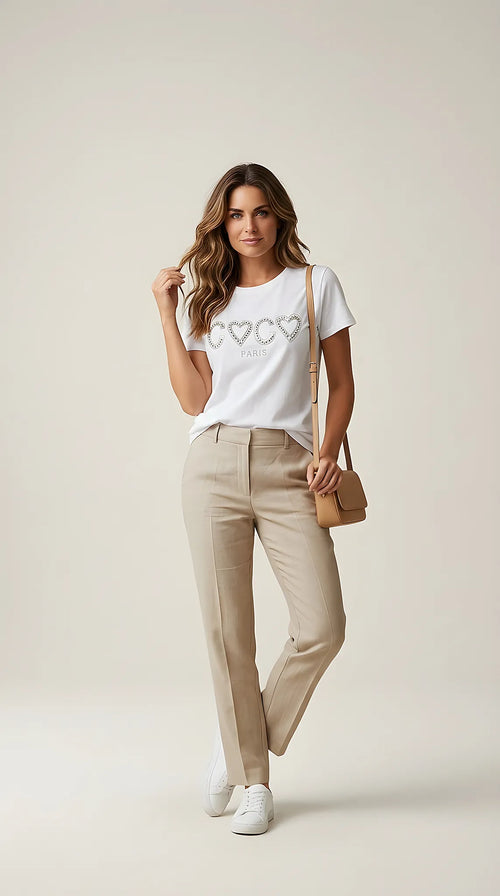 Tricou alb de damă din bumbac cu imprimeu 'coco paris' decorat cu paiete argintii și cristale