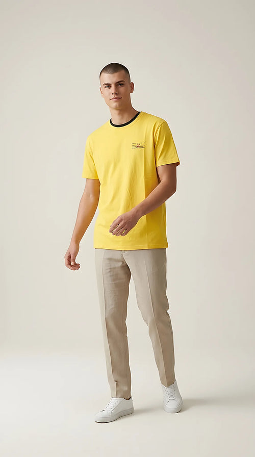 Tricou bărbați galben din bumbac cu imprimeu grafic 'white' pe spate, stil streetwear modern