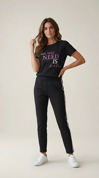 Tricou cu imprimeu text roz 'all you need is love & peace' | Mira Style