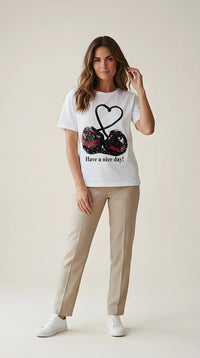 Tricou damă alb din bumbac cu imprimeu cireșe din paiete și mesaj 'have a nice day!', model casual cu guler rotund | Mira Style