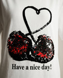 Tricou damă alb din bumbac cu imprimeu cireșe din paiete și mesaj 'have a nice day!', model casual cu guler rotund