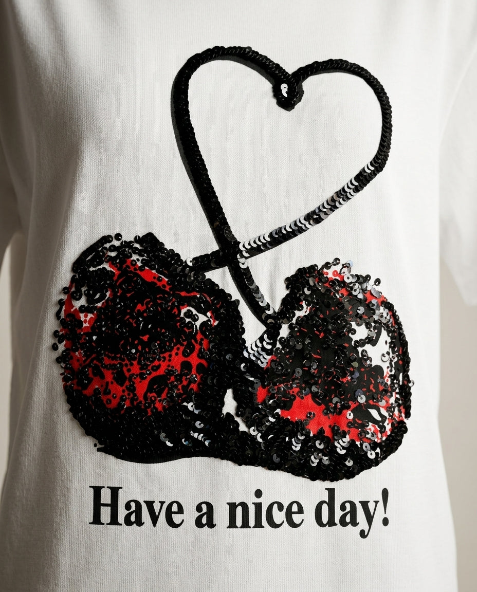 Tricou damă alb din bumbac cu imprimeu cireșe din paiete și mesaj 'have a nice day!', model casual cu guler rotund