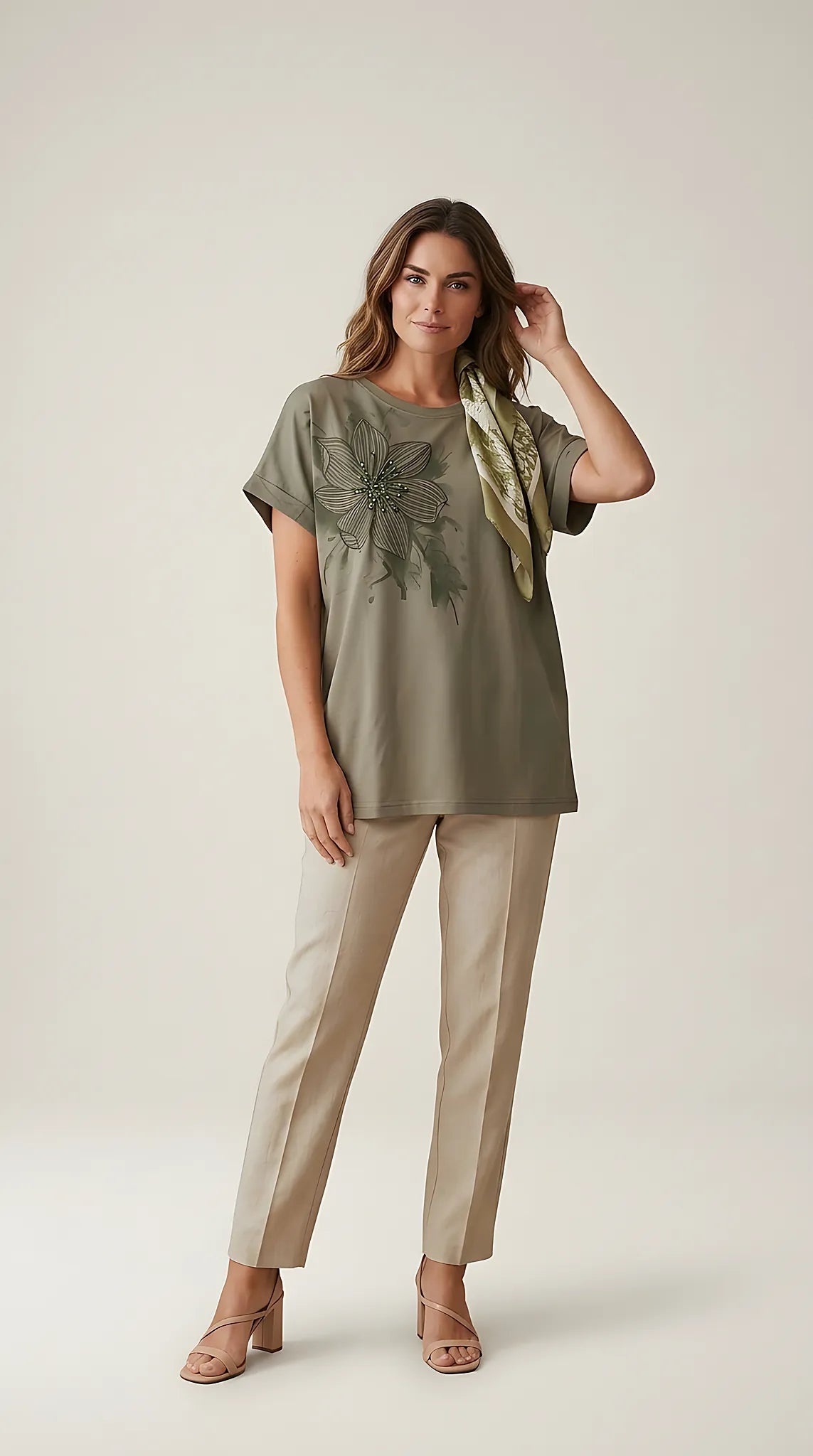 Tricou damă supradimensionat verde kaki cu floare aplicată și mărgele, stil casual-elegant din bumbac