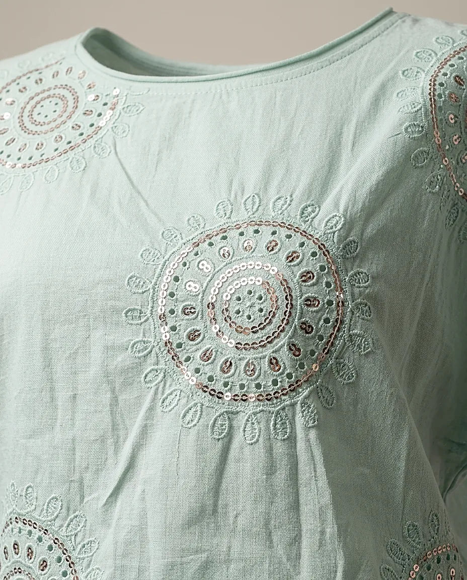 Tricou damă verde mentă cu broderie mandala și paiete, stil boho-chic, mânecă scurtă