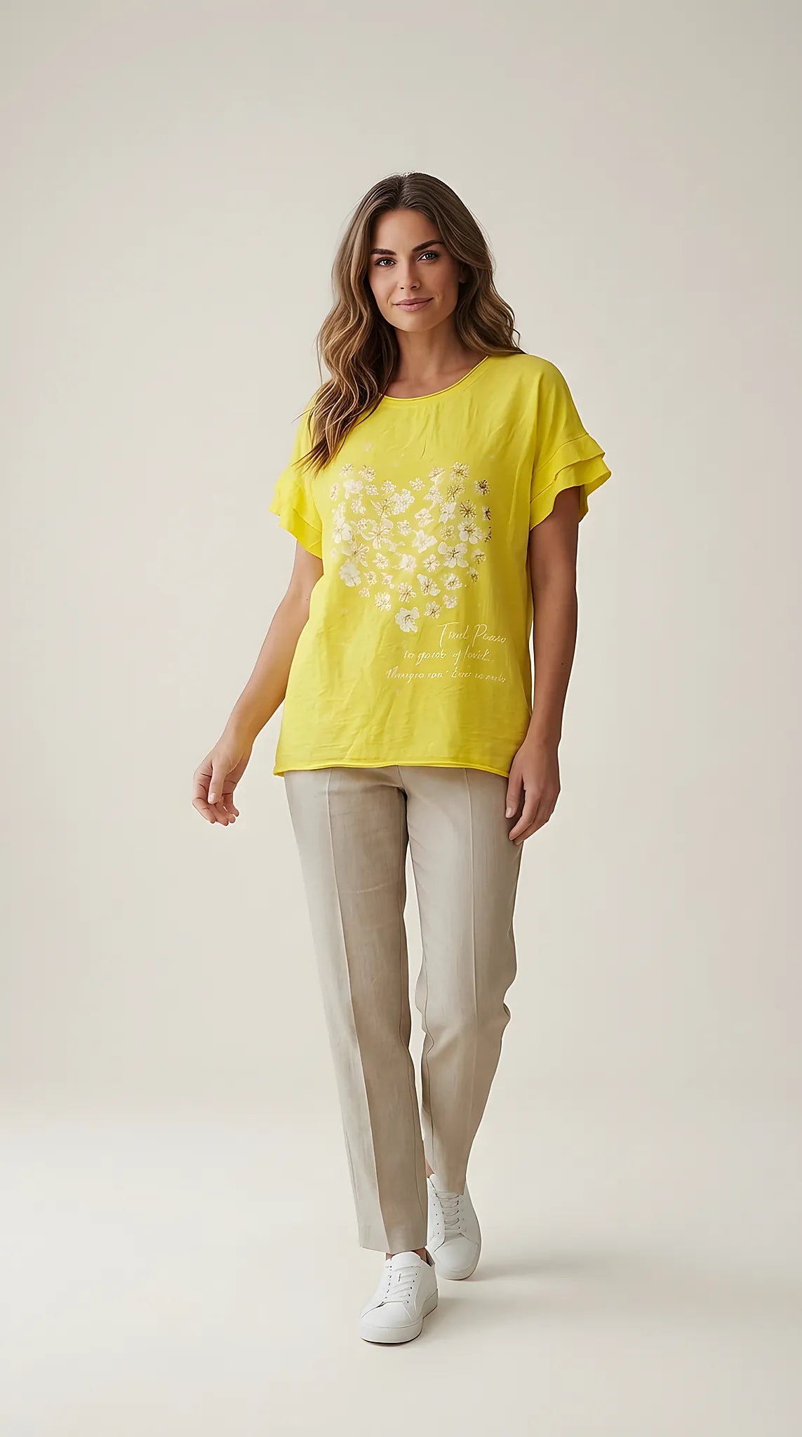 Tricou de damă galben vibrant cu imprimeu floral în formă de inimă și mesaj caligrafic, mâneci scurte, din amestec de bumbac și vâscoză