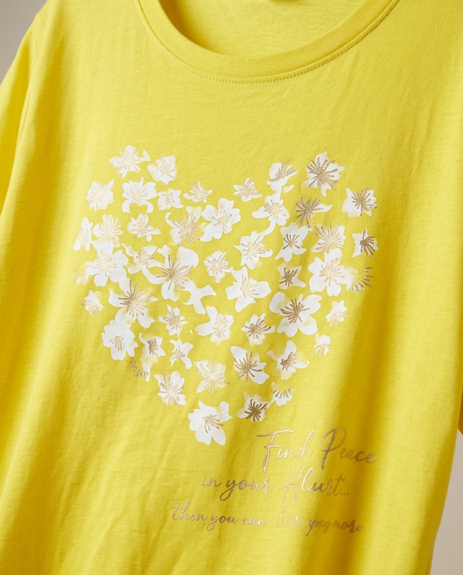 Tricou de damă galben vibrant cu imprimeu floral în formă de inimă și mesaj caligrafic, mâneci scurte, din amestec de bumbac și vâscoză