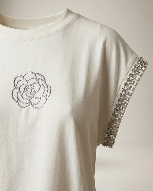 Tricou elegant de damă alb cu broderie trandafir și aplicații strălucitoare pe mâneci