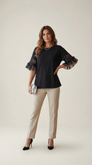 Tricou elegant negru de damă cu mâneci scurte evazate din volane și inserții cu cristale