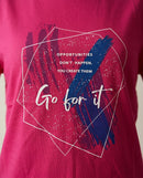 Tricou fucsia de damă cu imprimeu motivațional 'go for it', stil casual modern, bumbac confortabil