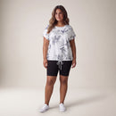 Tricou cu imprimeu floral și șnur în talie — purtat, din față