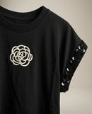 Tricou negru de damă dalef cu broderie floare și mâneci decorate cu paiete, stil casual-elegant