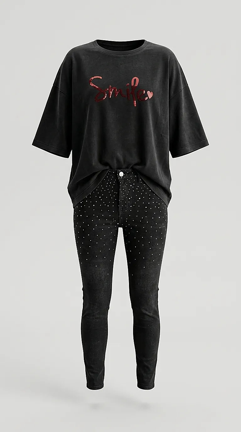 Tricou negru oversized cu inscripție 'smile' din paiete roșii
