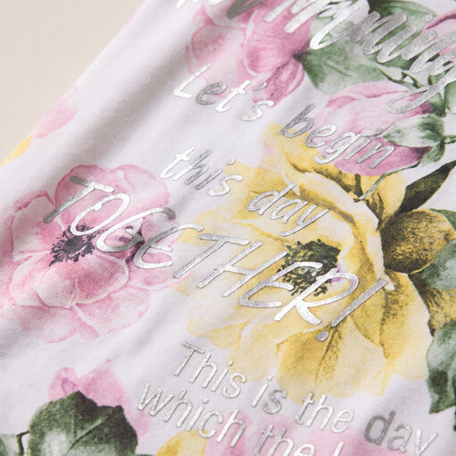 Tricou plus size cu imprimeu floral, alb — detaliu material