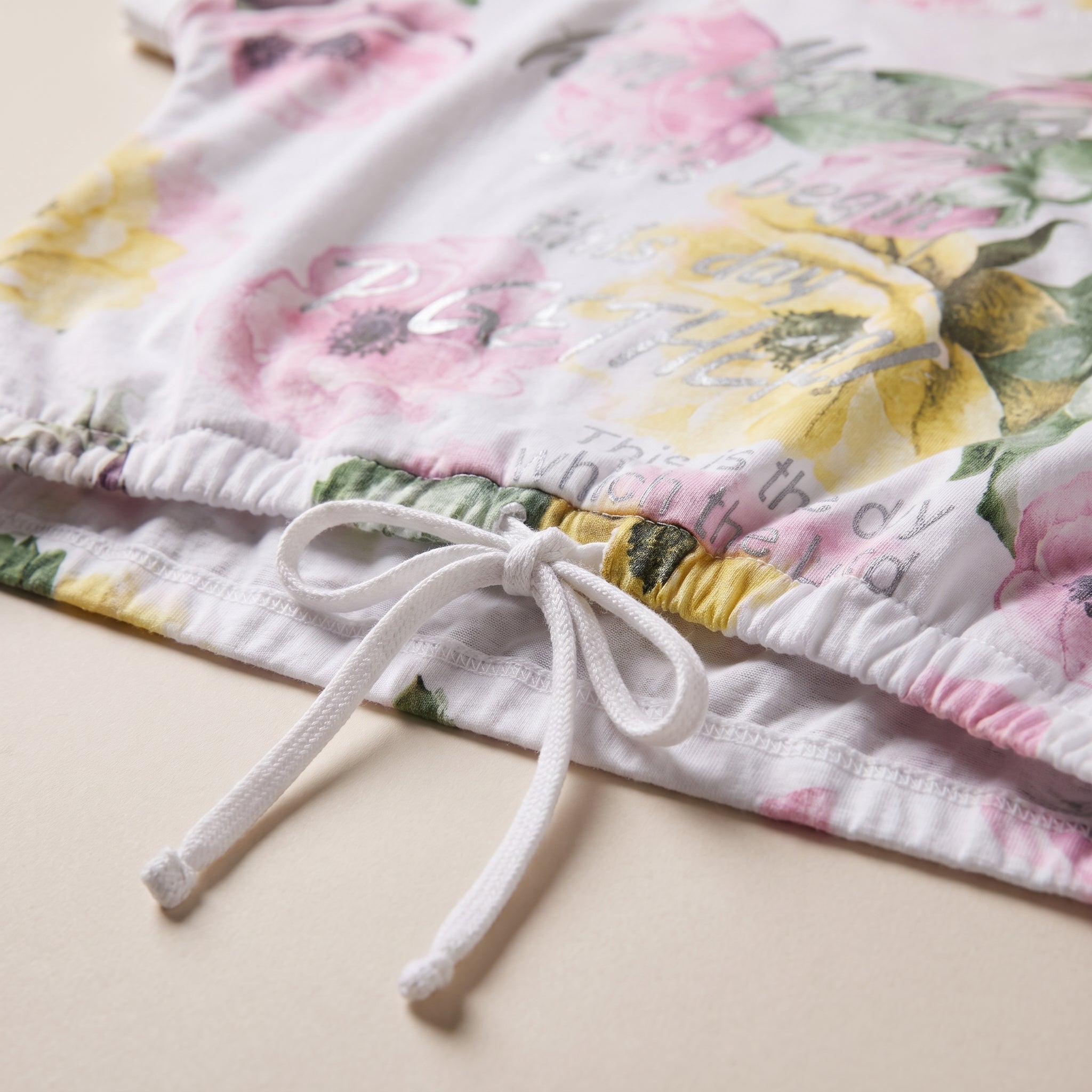 Tricou plus size cu imprimeu floral, alb — detail_constructie