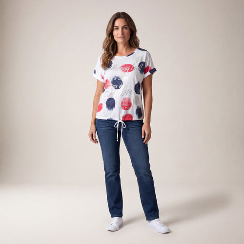 Tricou plus size cu imprimeu și șnur — purtat, din față